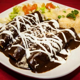 Enchiladas de Pollo con Mole Oaxaqueño