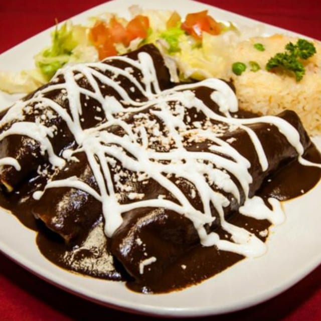 Enchiladas de Pollo con Mole Oaxaqueño.