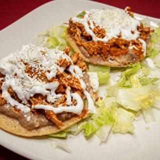 Tostadas de Tinga de Pollo